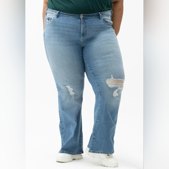 ⭐️HOST PICK⭐️ Plus Size Low Rise Destroyed Flare Jeans 18+ GBC Warehouse One - Picture 4 of 6